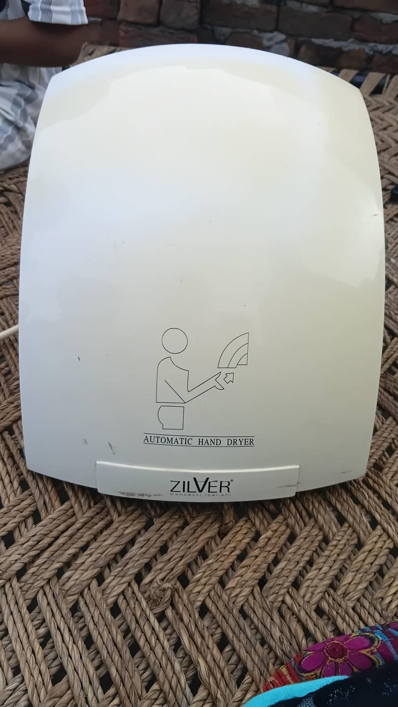 hand dryer 1