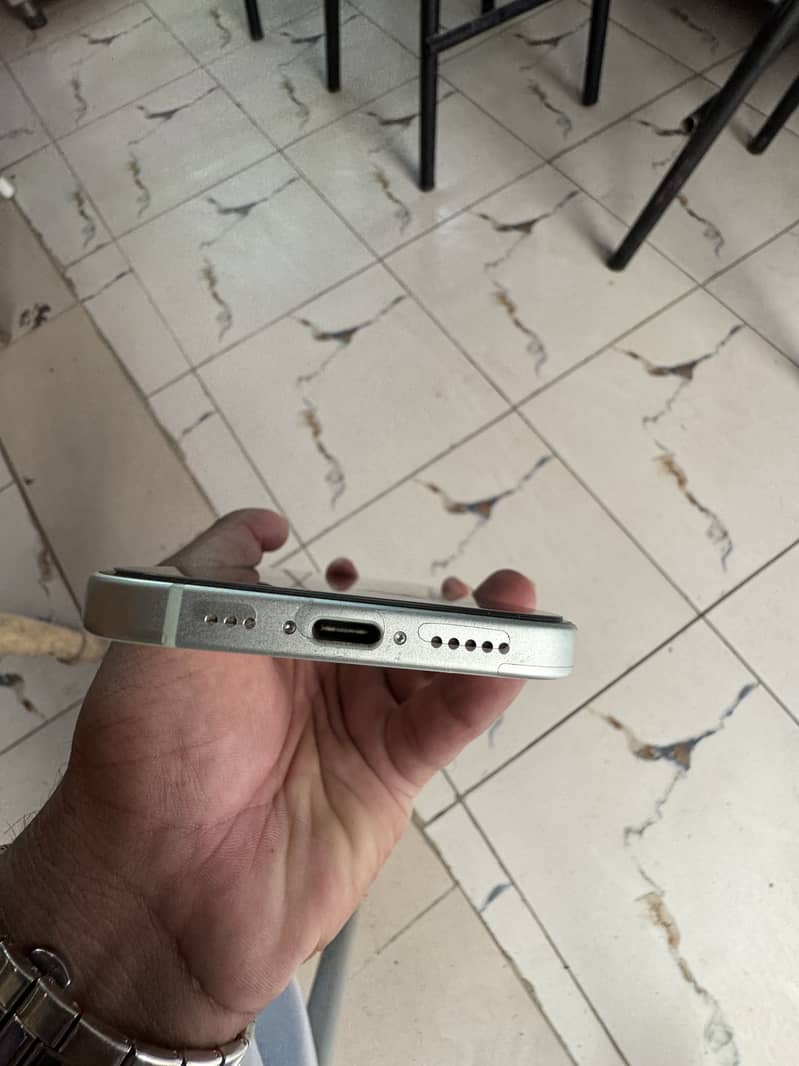 Apple iPhone 15 2