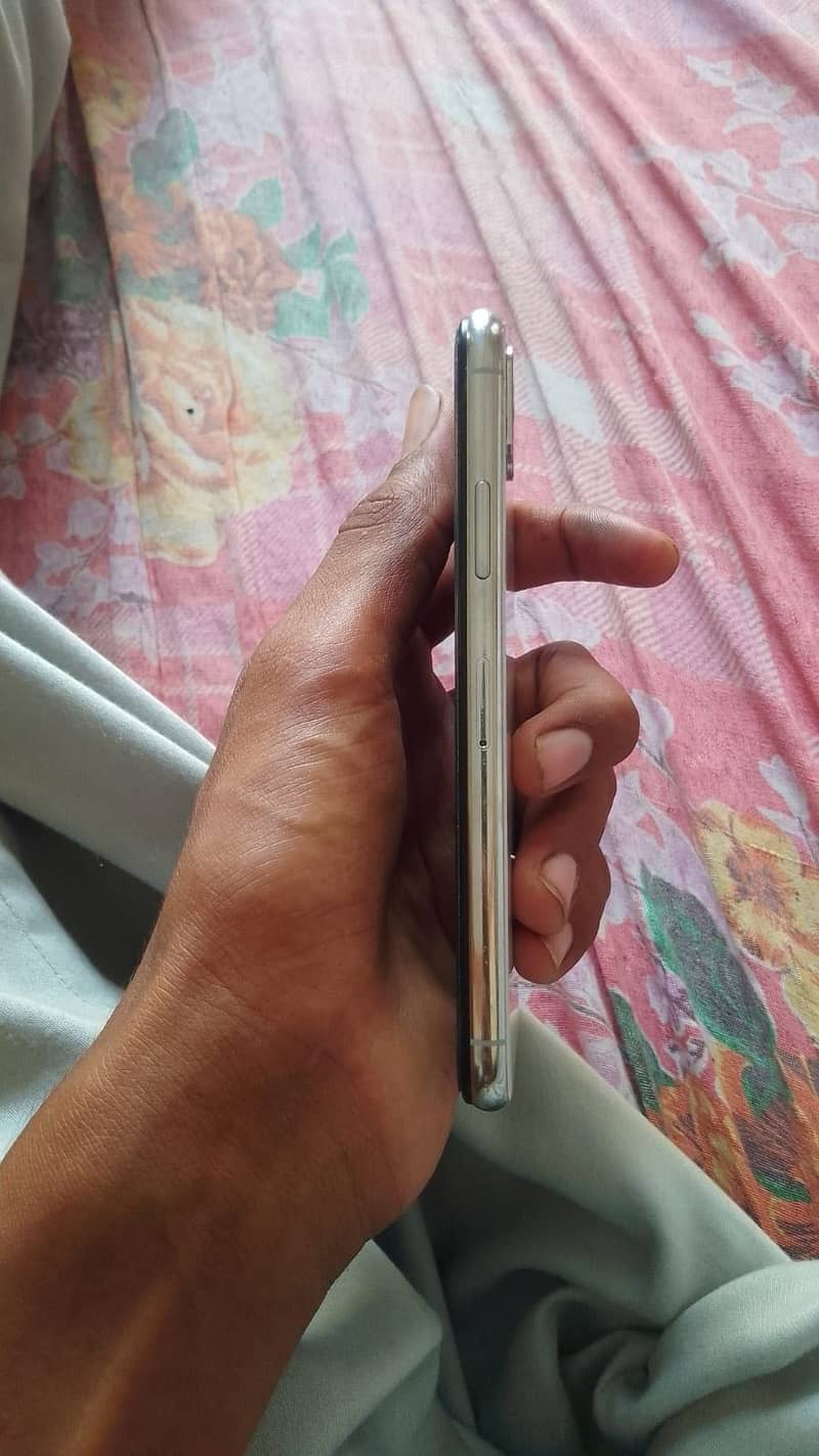 Apple iPhone X 0