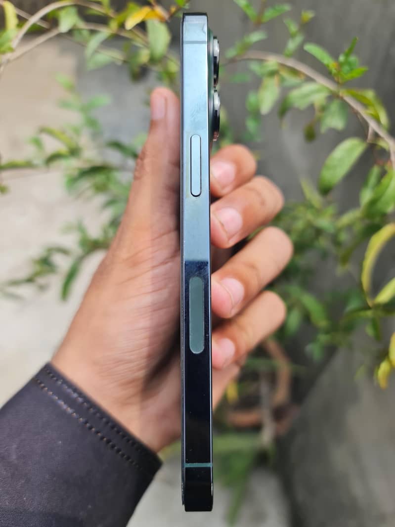 Apple iPhone 13 Pro 2