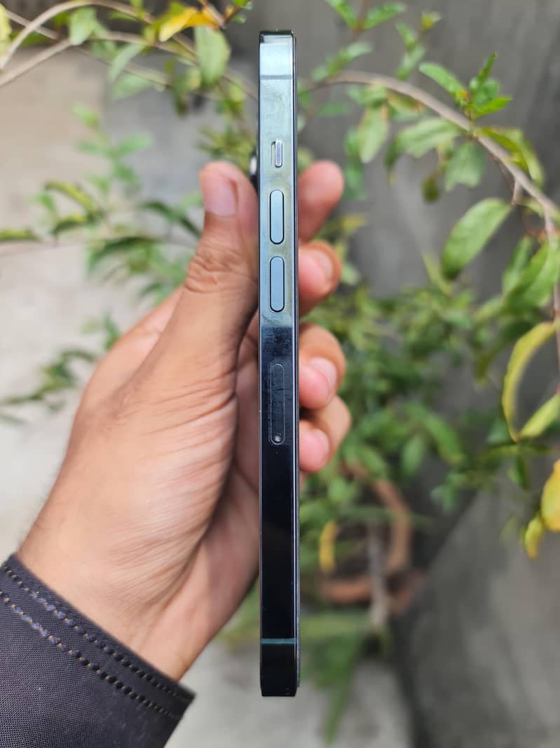 Apple iPhone 13 Pro 3