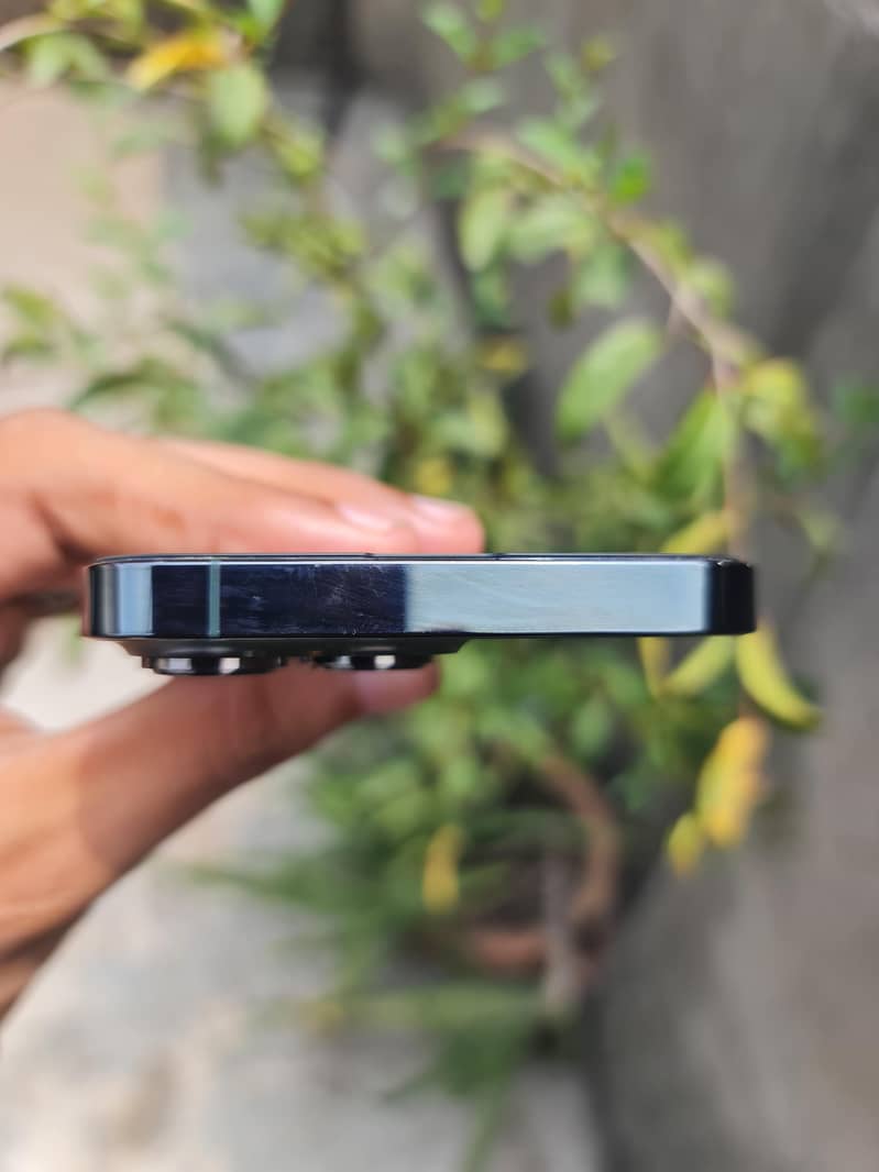 Apple iPhone 13 Pro 4