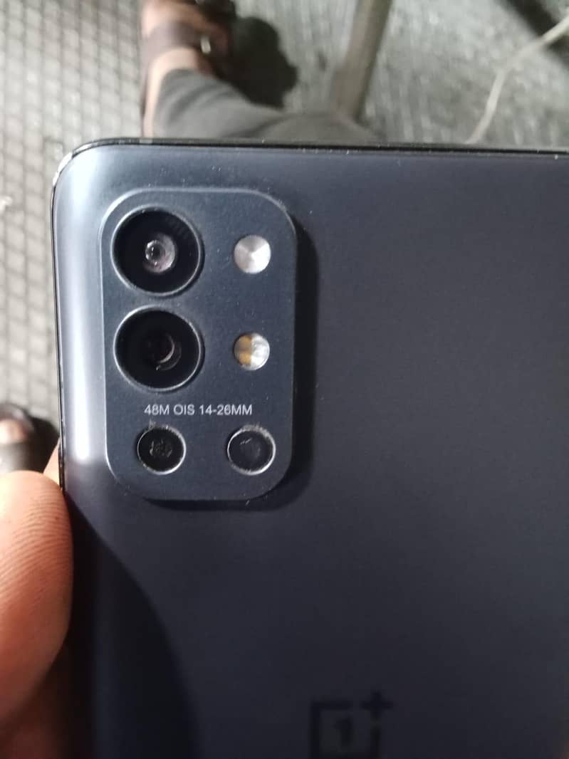 One Plus 9R 1