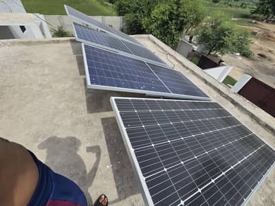 4 Solar Panels (2x 370W + 1x 380W + 1x 350W) with Stands
