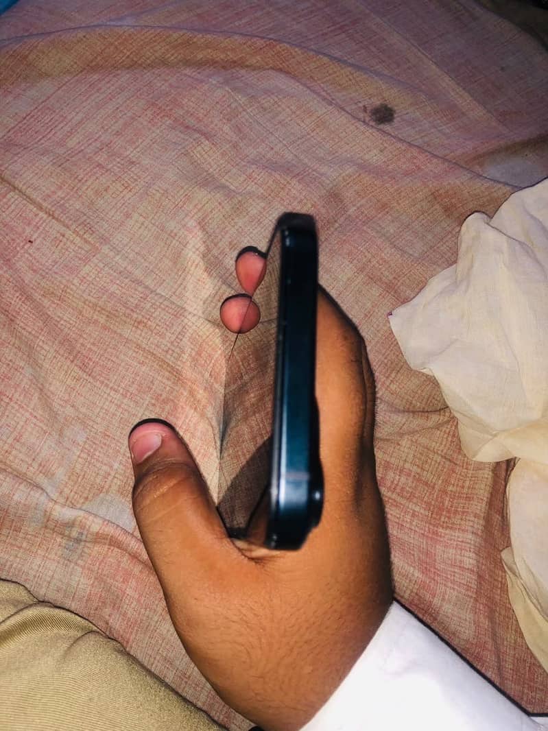 Apple iPhone 15 plus just display msg 1