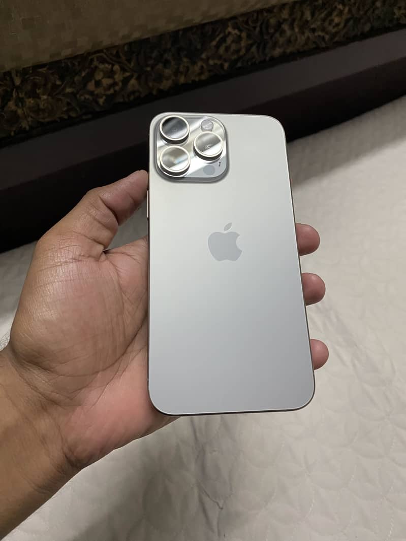 Apple iPhone 15 Pro Max 2