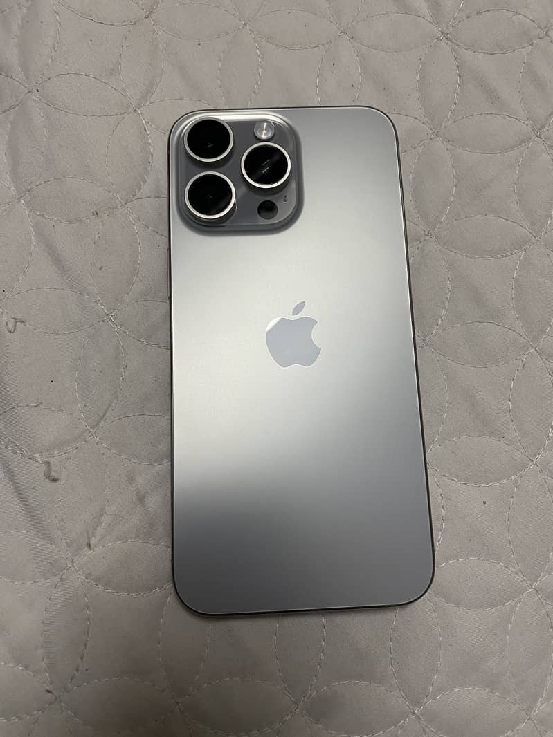 Apple iPhone 15 Pro Max 3