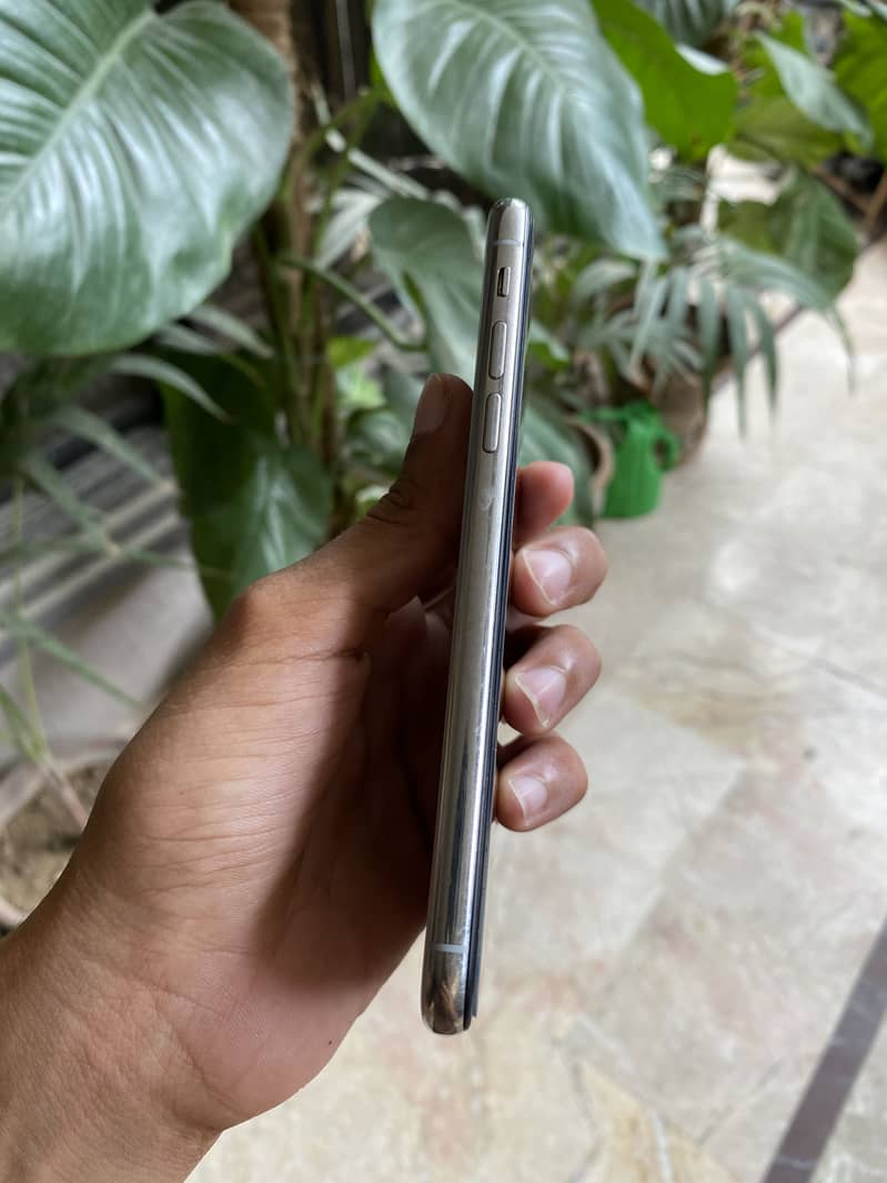 Apple iPhone X 3