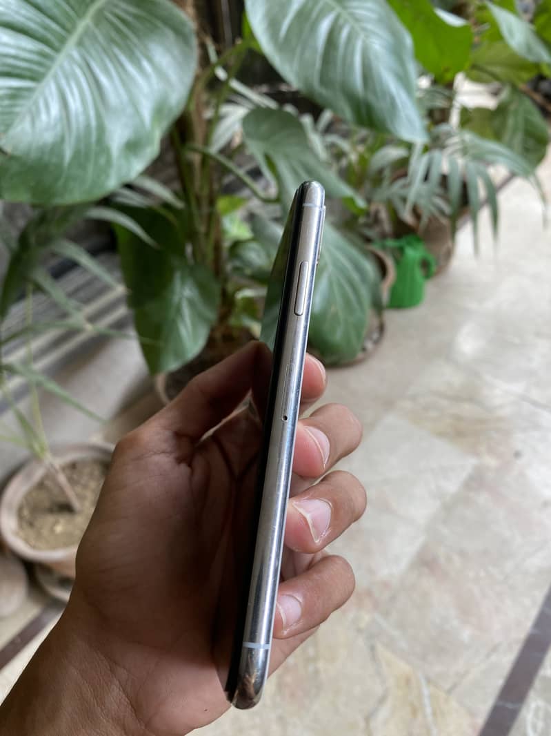 Apple iPhone X 5