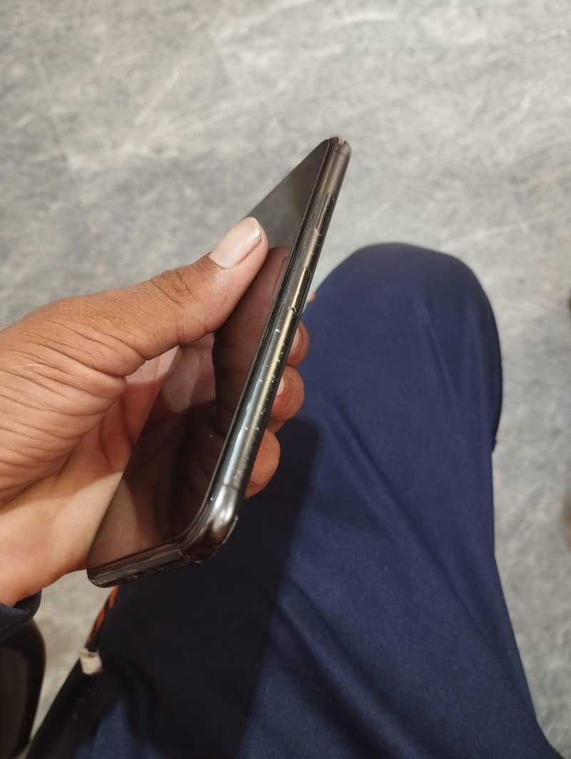Apple iPhone X 4
