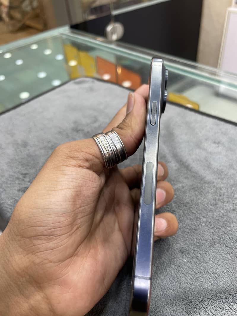 Apple iPhone 15 Pro Max 0