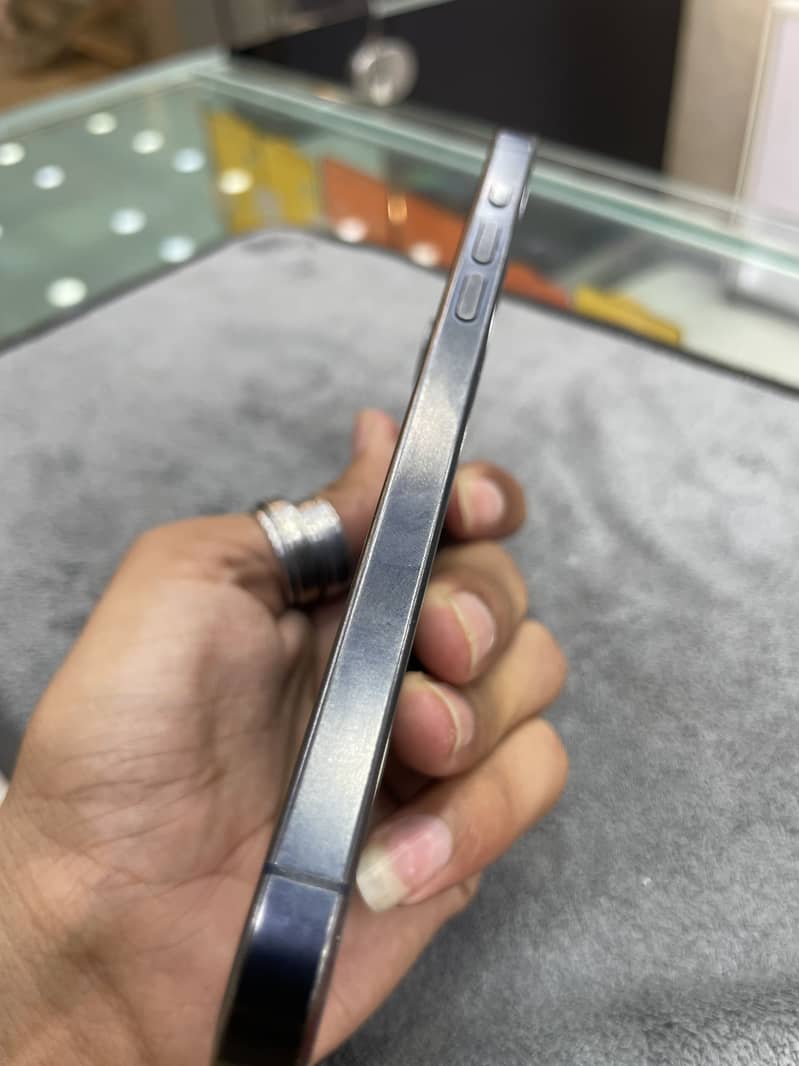 Apple iPhone 15 Pro Max 2