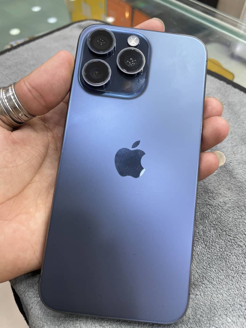Apple iPhone 15 Pro Max 3