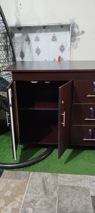 Brand New Iron Stand With Double Draws Locker. . .