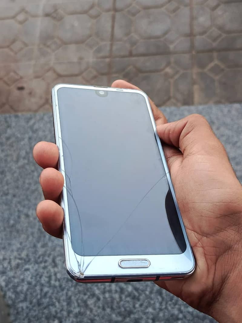 Sharp Aquos R2 1