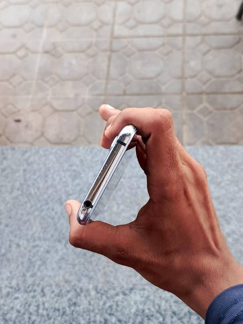 Sharp Aquos R2 2