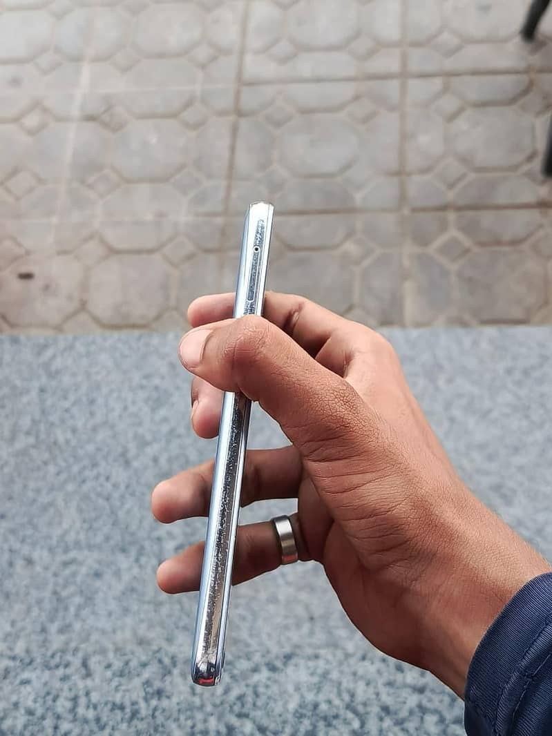 Sharp Aquos R2 3