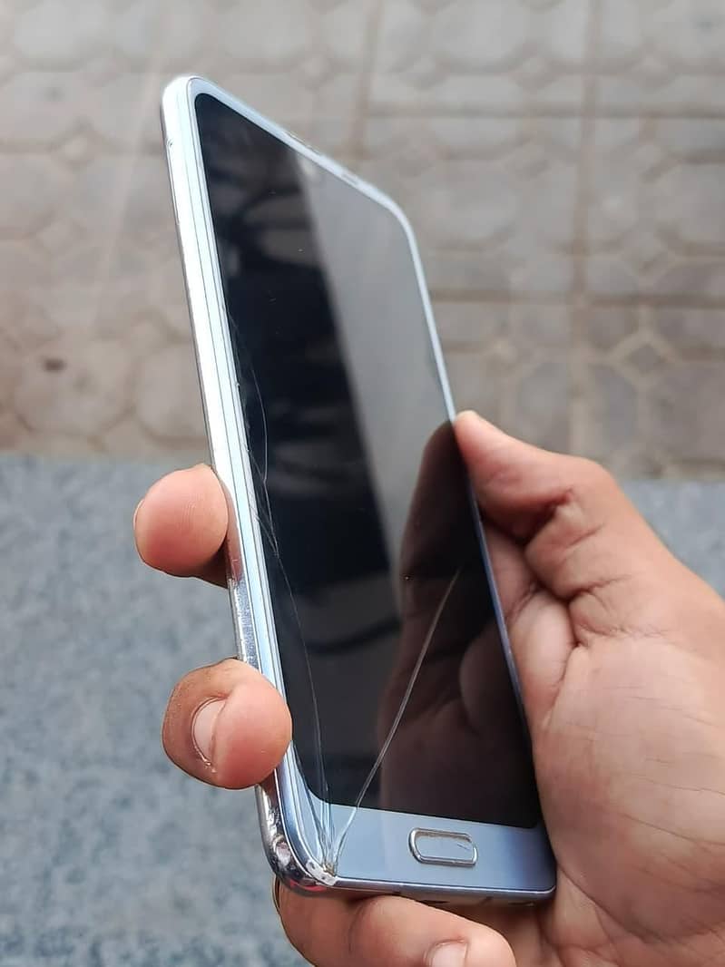 Sharp Aquos R2 5