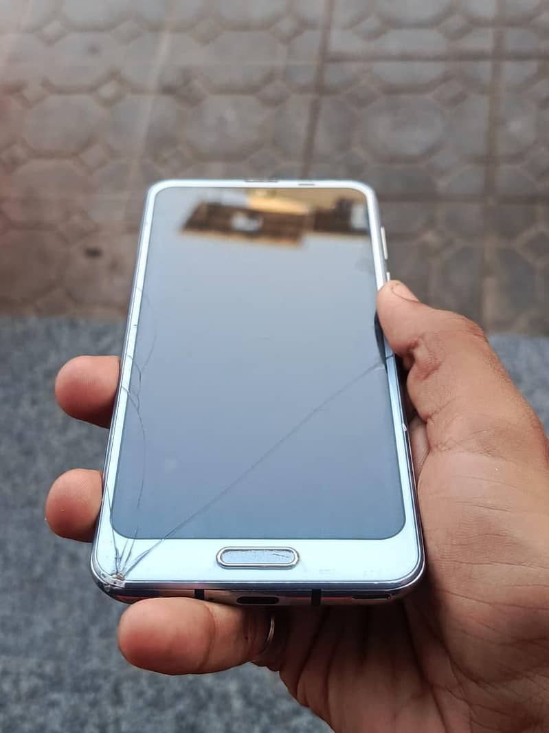 Sharp Aquos R2 7