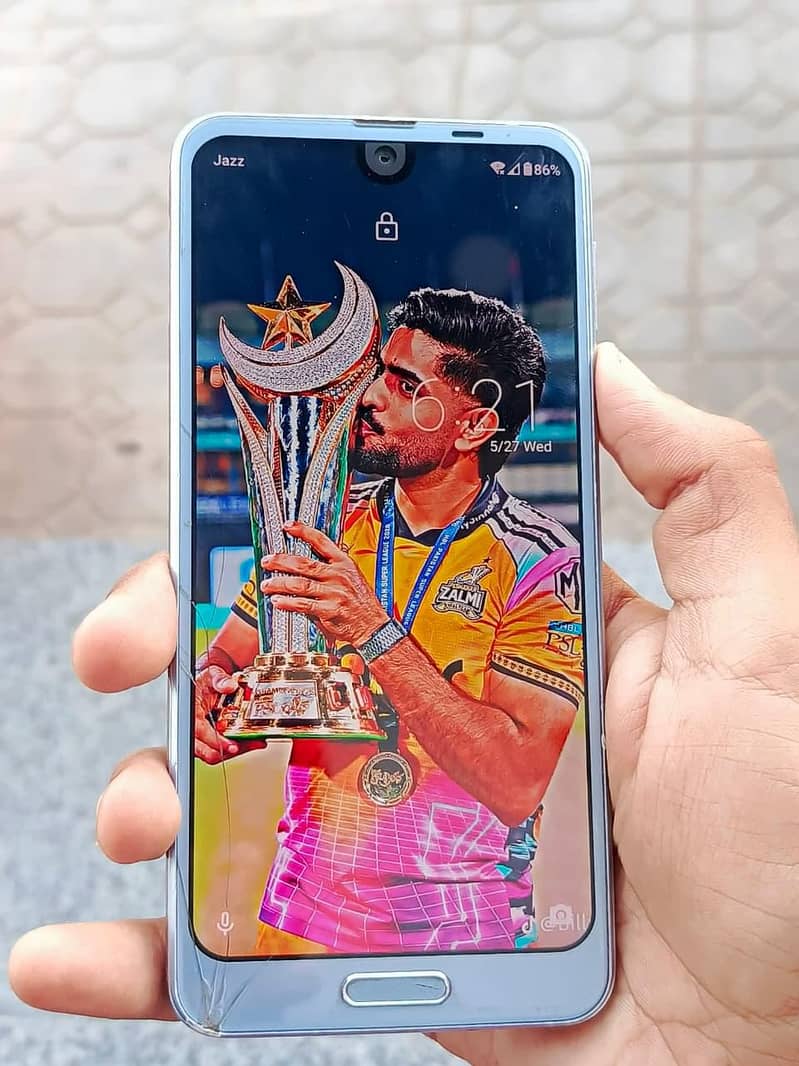 Sharp Aquos R2 9