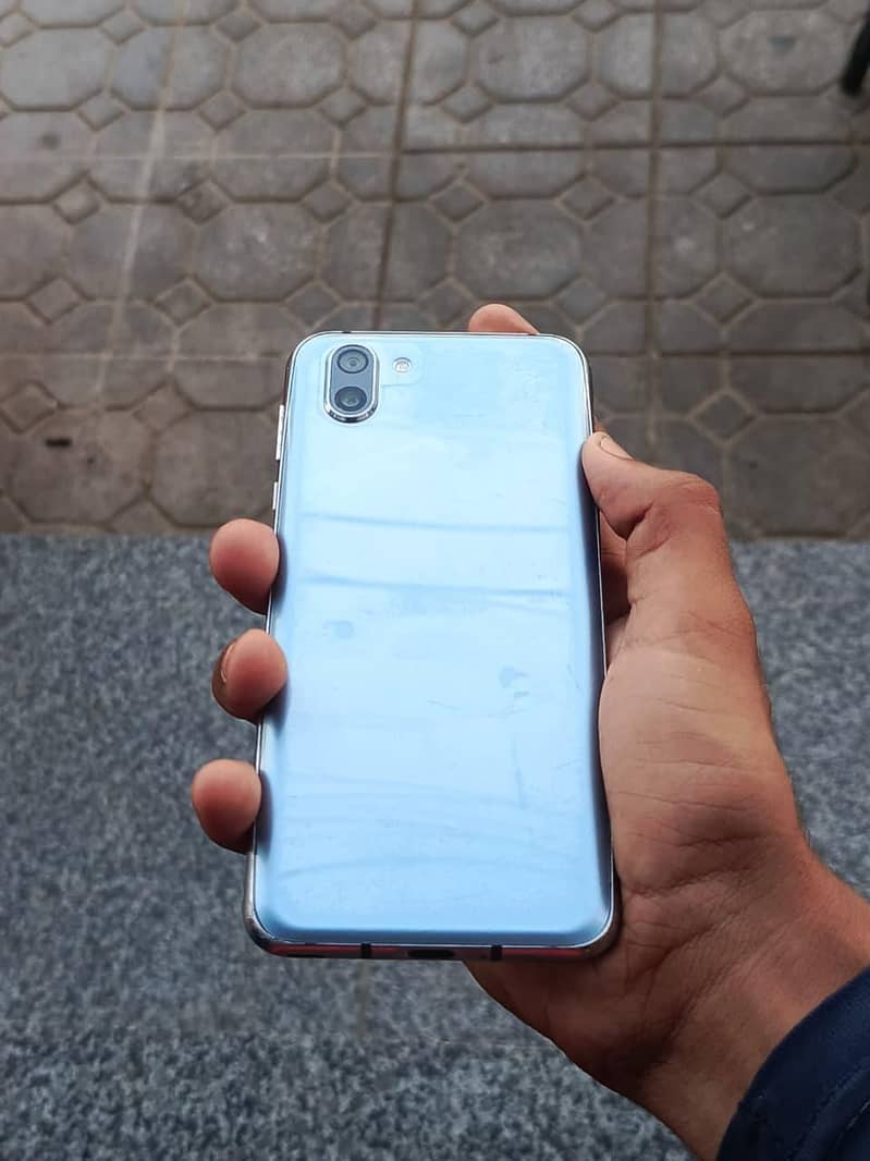 Sharp Aquos R2 17
