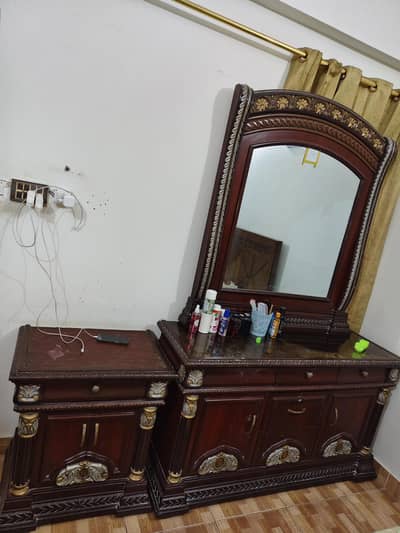iam selling my full 4piece furniture