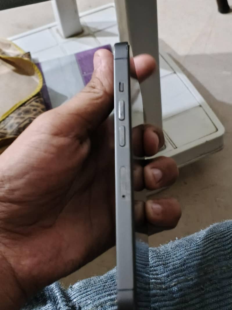 iphone 13  pro 4
