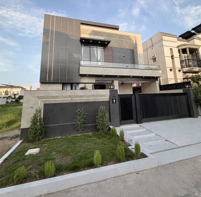 10 Marla Quality Construction House For Sale in B Block Citi Housing!