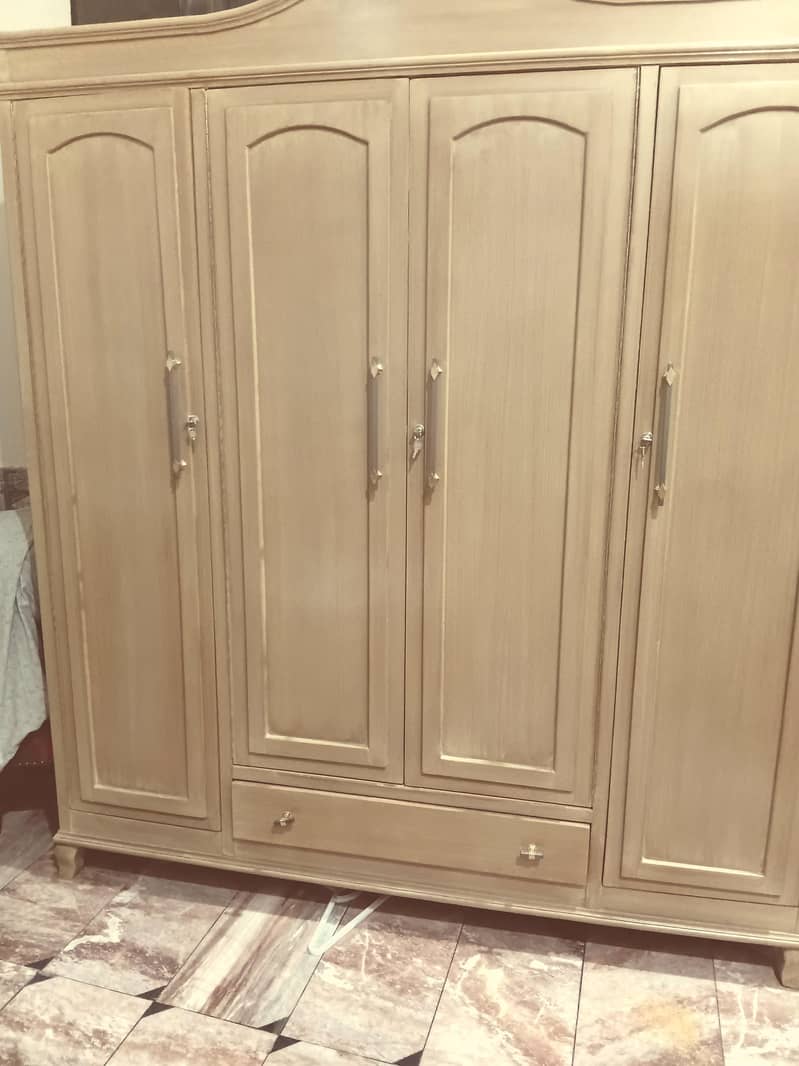 wardrobe 0