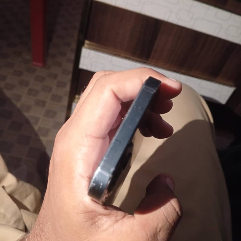 Apple iPhone 13 1