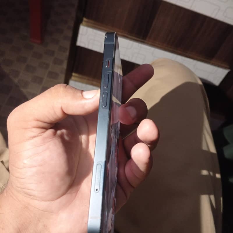 Apple iPhone 13 2