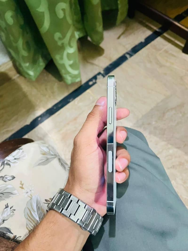 Apple iPhone 12 Pro 4