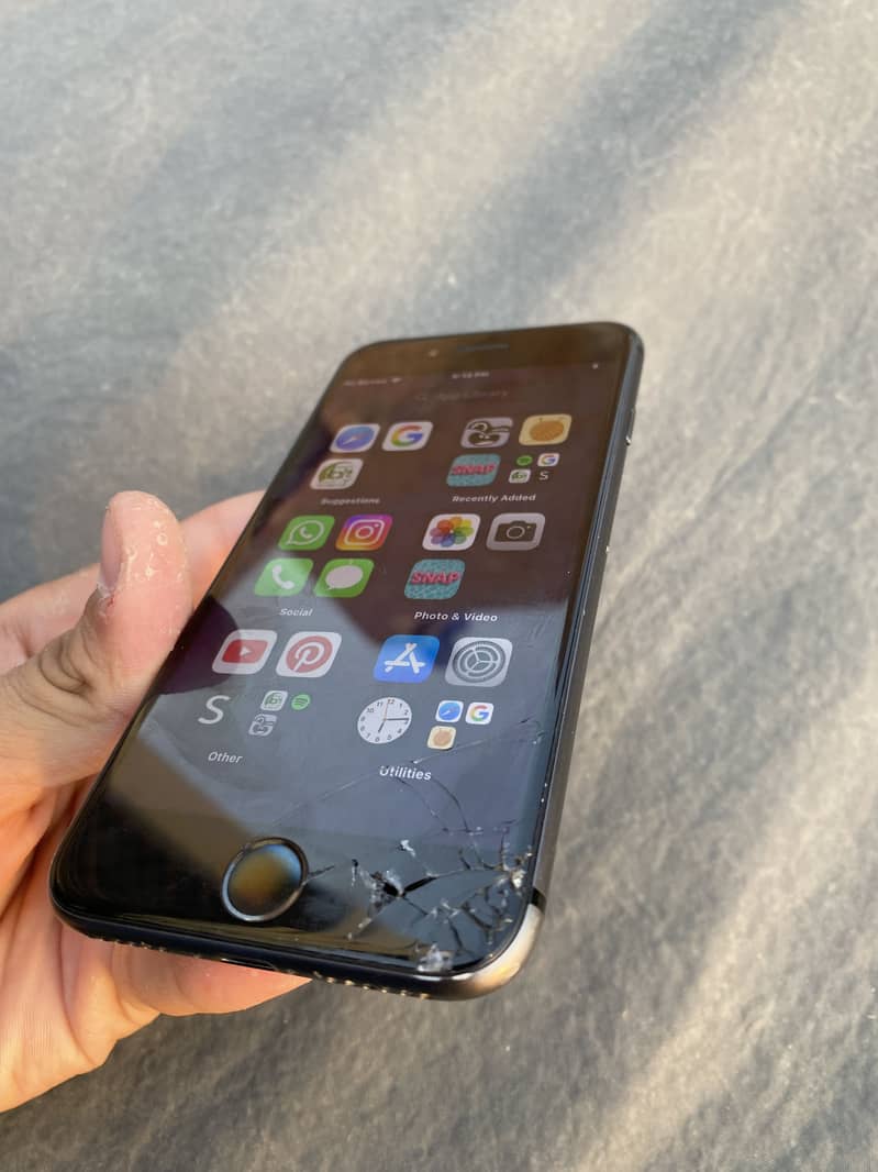 Apple iPhone 8 3