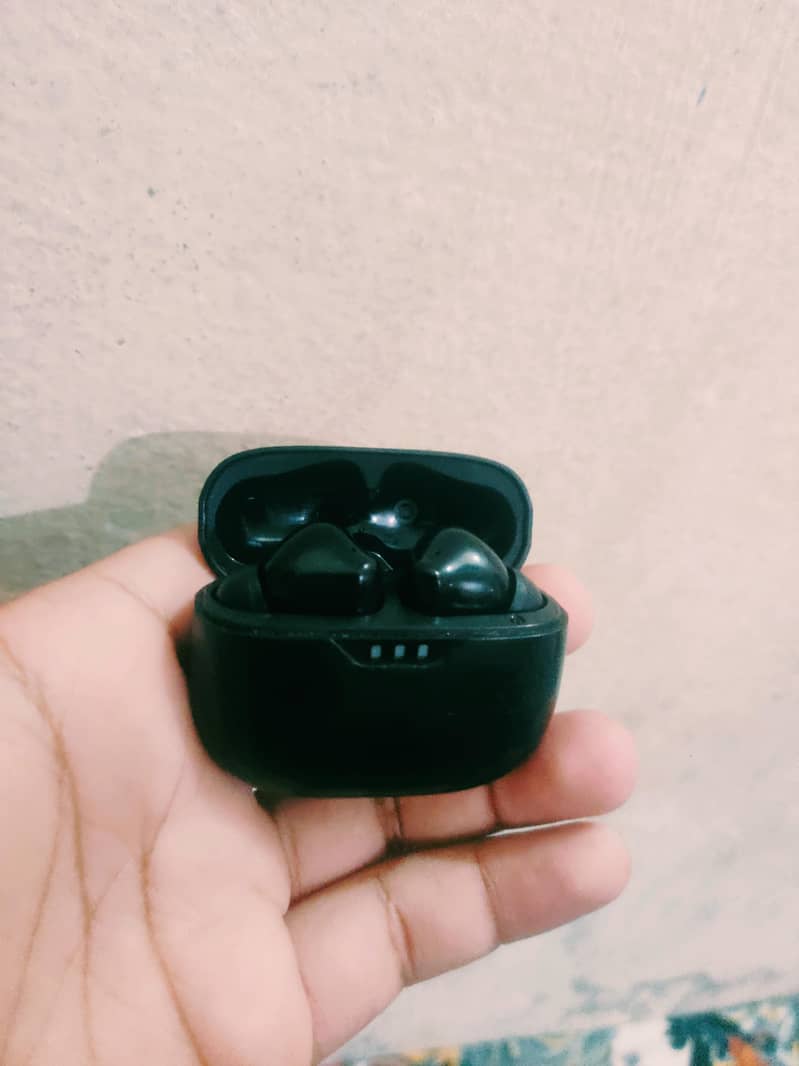 earbuds 1