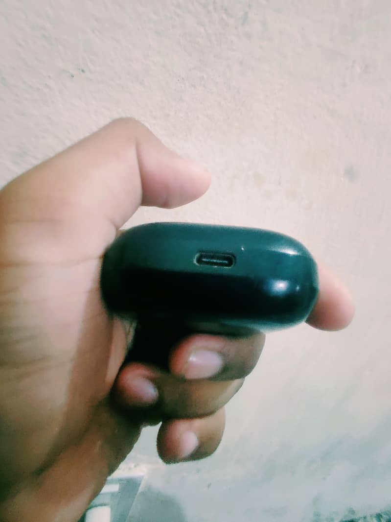earbuds 2