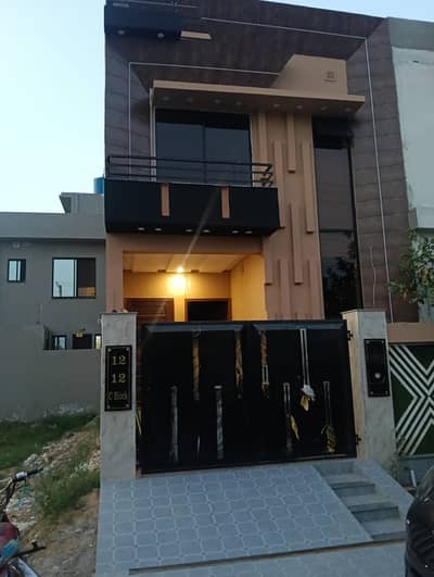 3.5 Marla Ultra Modren Design House For Sale Primum Location Near Toooo Park And Masjid All Facilities Available Here. . .