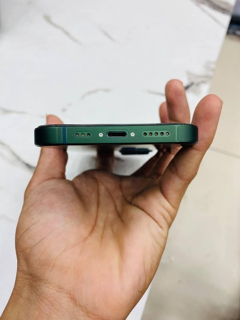 Iphone 13 4
