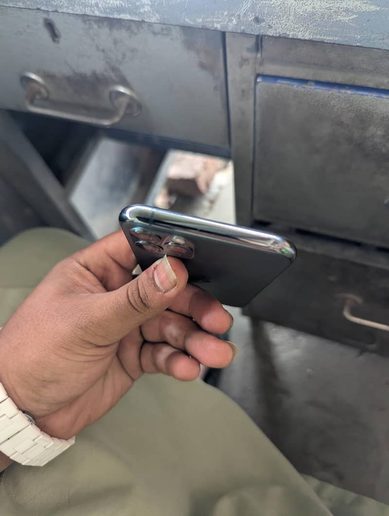 Apple iPhone 11 Pro 1
