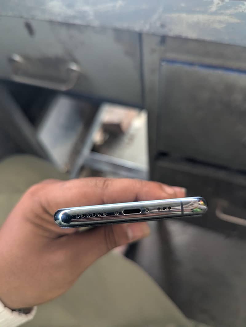 Apple iPhone 11 Pro 2