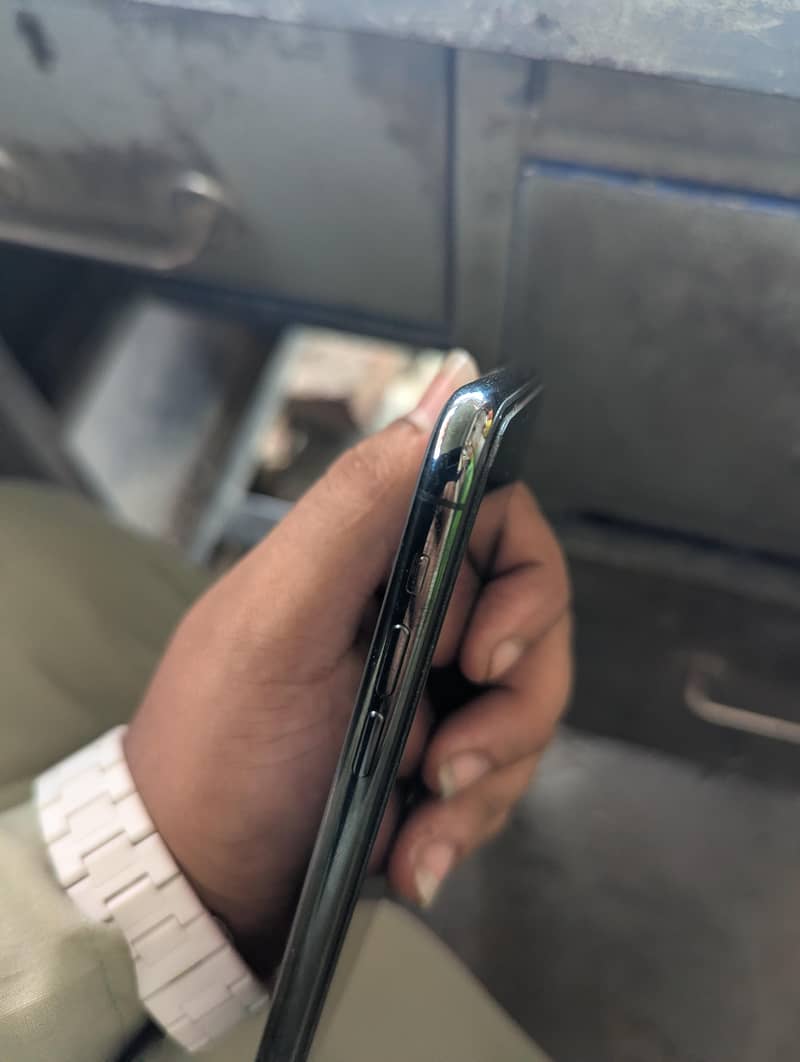Apple iPhone 11 Pro 6