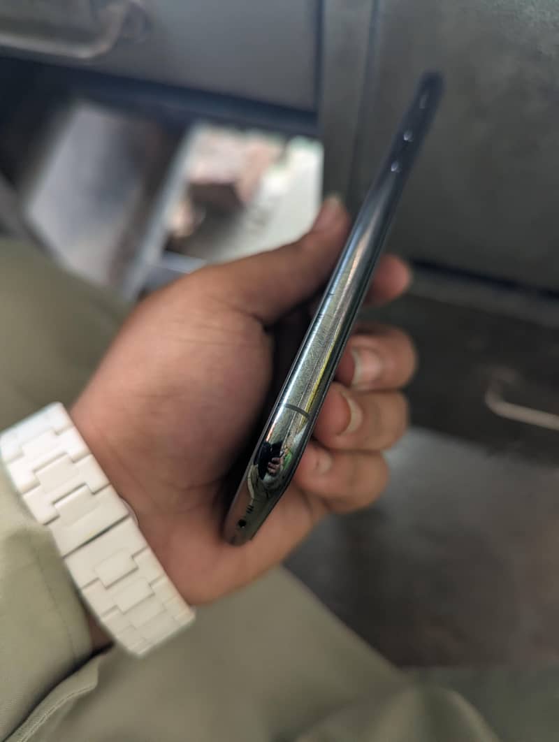 Apple iPhone 11 Pro 7