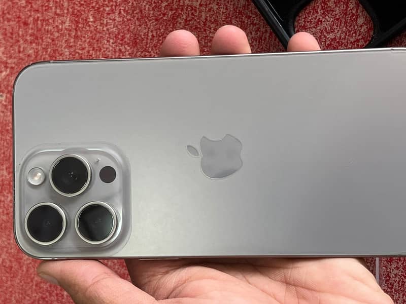 Apple iPhone 15 Pro Max 0