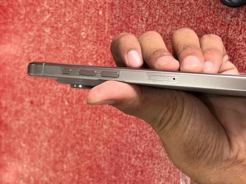 Apple iPhone 15 Pro Max 2