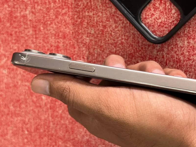 Apple iPhone 15 Pro Max 5