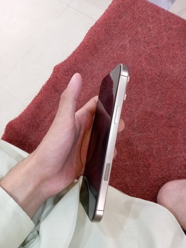 Iphone 16 pro max 1