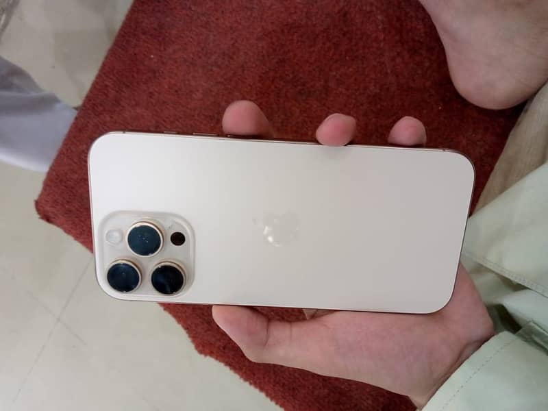 Iphone 16 pro max 4