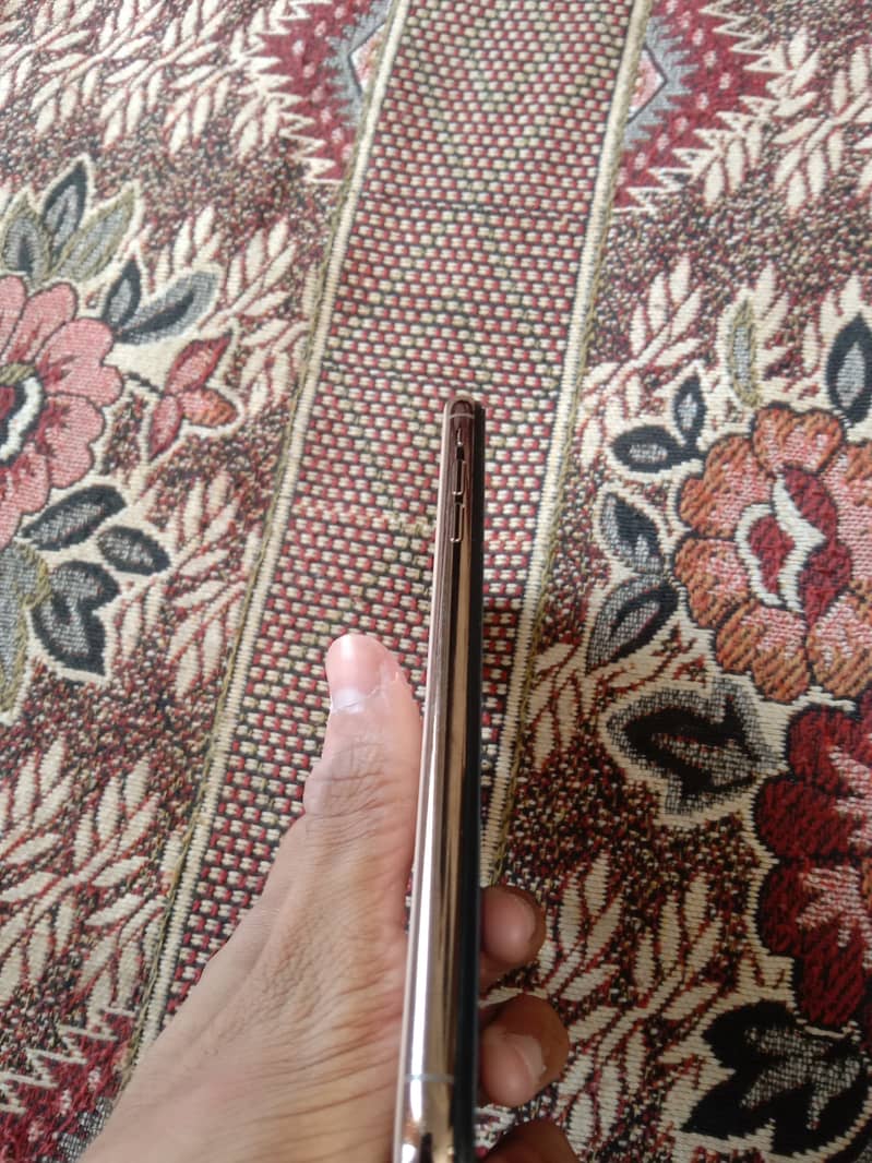 Apple iPhone XS Max 5