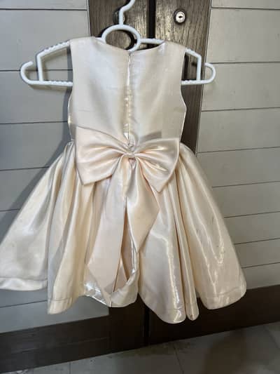4 yrs baby fancy dresses available in excellent condition
