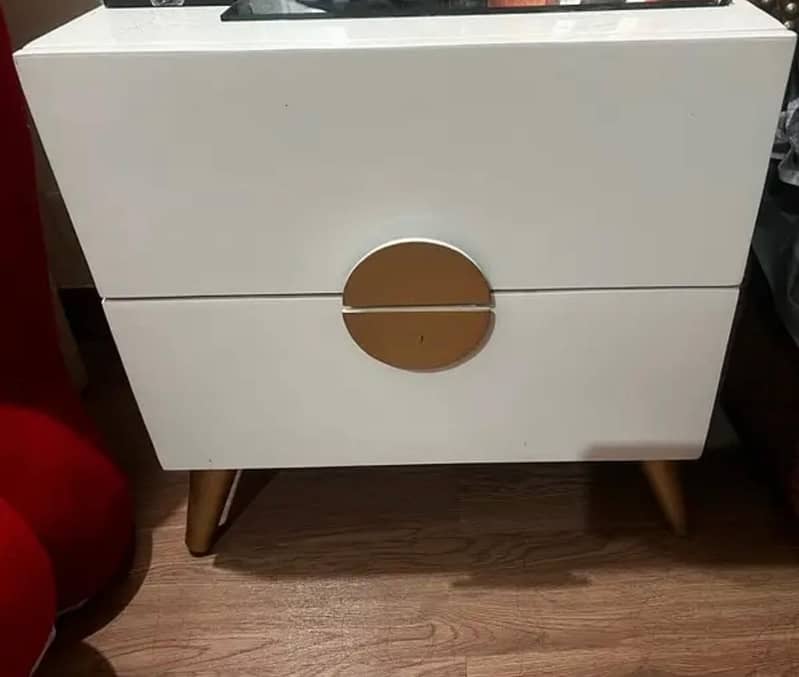 2 side tables 2