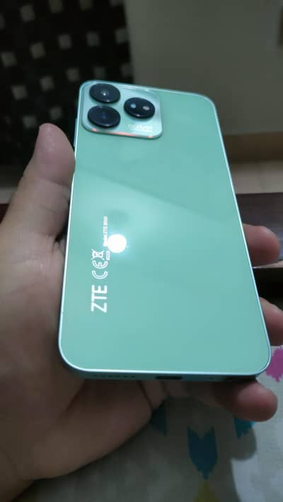 Zte V50 256gb/ 8gb